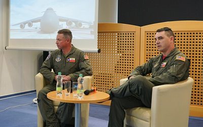US C-5M Super Galaxy pilots: meeting